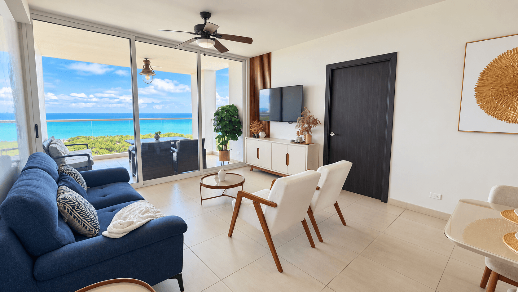 Sala de estar con vista al océano