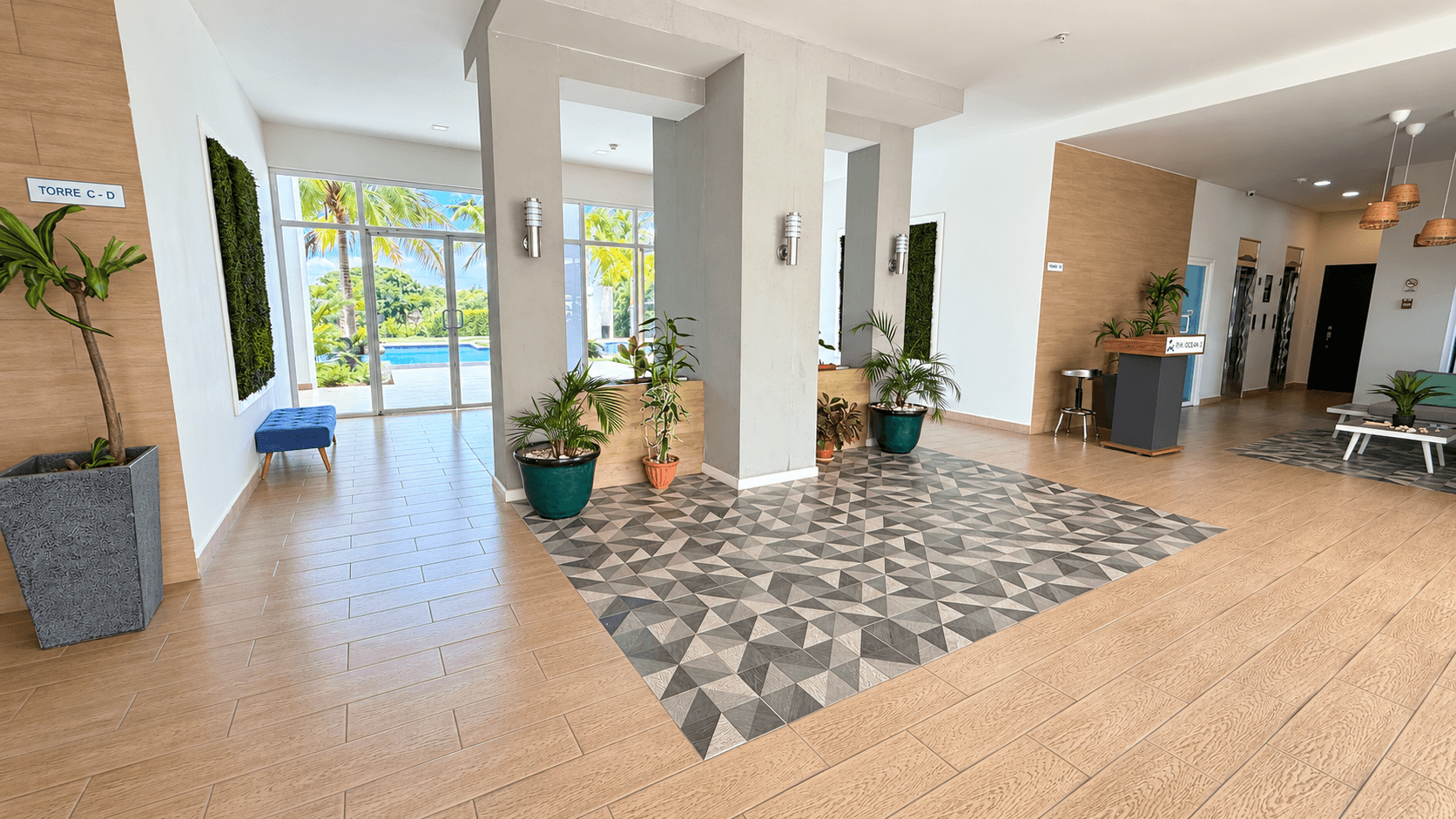 Lobby del edificio con recepción y ascensores